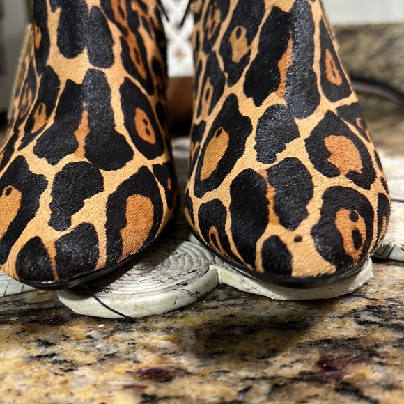 Calvin Klein booties size 6🖤🧡🖤 - Picture 3 of 11